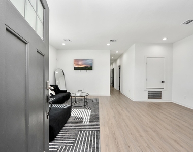 9732 Tuffly Street - Photo Thumbnail 3