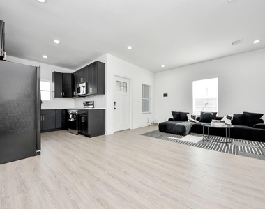 9732 Tuffly Street - Photo Thumbnail 10
