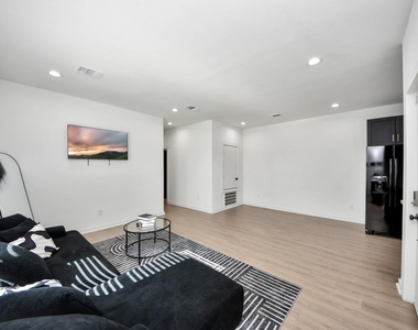 9732 Tuffly Street - Photo Thumbnail 6