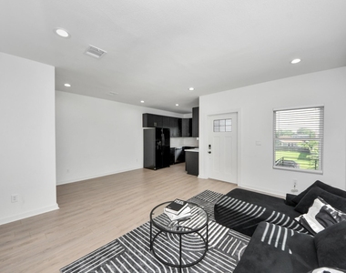 9732 Tuffly Street - Photo Thumbnail 7