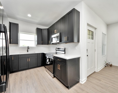 9732 Tuffly Street - Photo Thumbnail 12