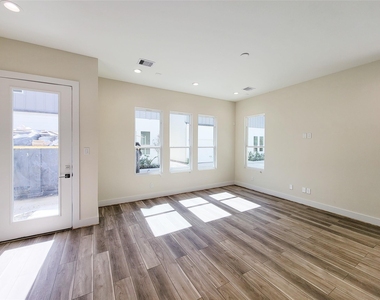 5931 Beall Street - Photo Thumbnail 4