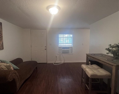 607 Enid Street - Photo Thumbnail 2