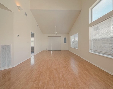 4617 Talina Way - Photo Thumbnail 6