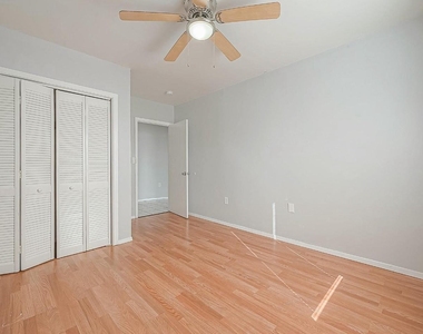 4617 Talina Way - Photo Thumbnail 16