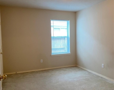 2507 Atwood Glen Lane - Photo Thumbnail 9