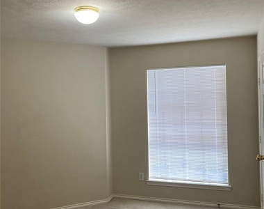 2507 Atwood Glen Lane - Photo Thumbnail 11