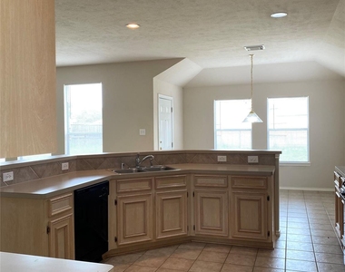2507 Atwood Glen Lane - Photo Thumbnail 4