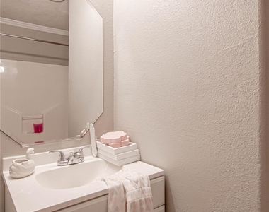 160 Varsity Drive - Photo Thumbnail 27