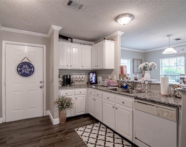 160 Varsity Drive - Photo Thumbnail 7