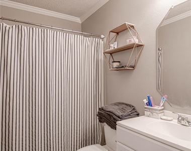 160 Varsity Drive - Photo Thumbnail 14
