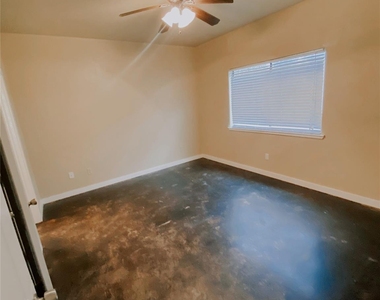 3123 Molly Drive - Photo Thumbnail 5