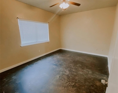 3123 Molly Drive - Photo Thumbnail 8