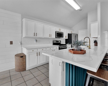 997 Hamilton Street - Photo Thumbnail 7
