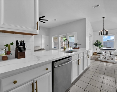 997 Hamilton Street - Photo Thumbnail 9