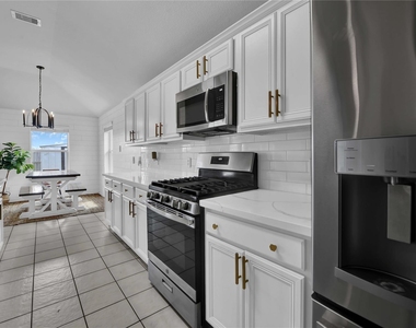 997 Hamilton Street - Photo Thumbnail 8