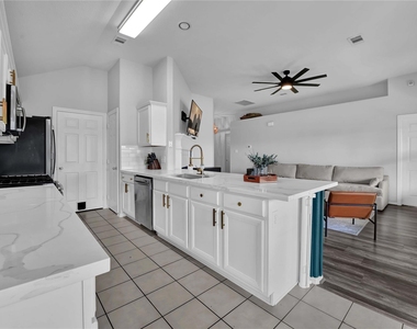 997 Hamilton Street - Photo Thumbnail 6