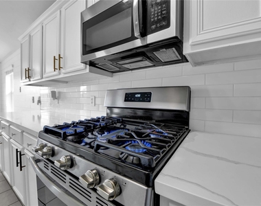 997 Hamilton Street - Photo Thumbnail 10