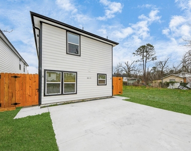 8213 Richland Drive - Photo Thumbnail 4