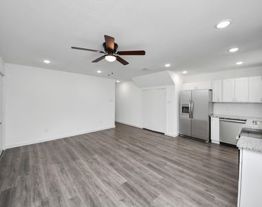 8213 Richland Drive - Photo Thumbnail 10