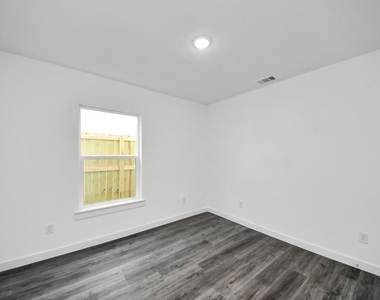 8213 Richland Drive - Photo Thumbnail 24