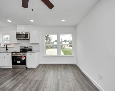8213 Richland Drive - Photo Thumbnail 12