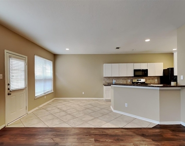 2306 Hollyfield Lane - Photo Thumbnail 2