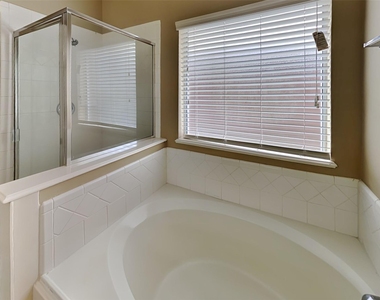 2306 Hollyfield Lane - Photo Thumbnail 13