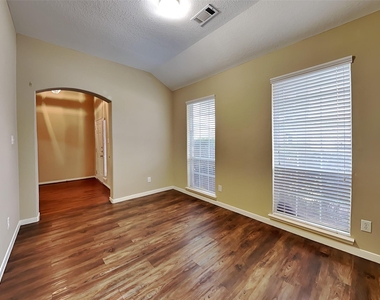 2306 Hollyfield Lane - Photo Thumbnail 7