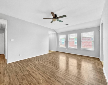 4311 Amaryllis Avenue - Photo Thumbnail 8