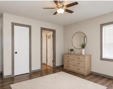 3206 Jarvis Street - Photo Thumbnail 2