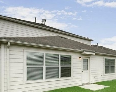 2725 Foster Hill Drive - Photo Thumbnail 5