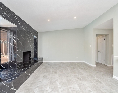 5850 Duxbury Street - Photo Thumbnail 8