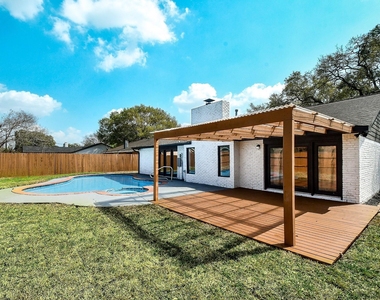 5850 Duxbury Street - Photo Thumbnail 5