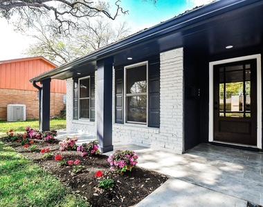 5850 Duxbury Street - Photo Thumbnail 2