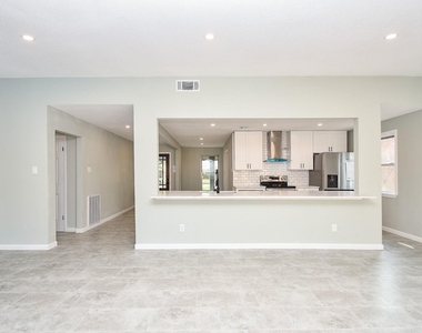 5850 Duxbury Street - Photo Thumbnail 10