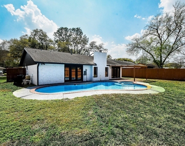 5850 Duxbury Street - Photo Thumbnail 7