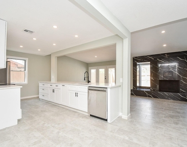 5850 Duxbury Street - Photo Thumbnail 15