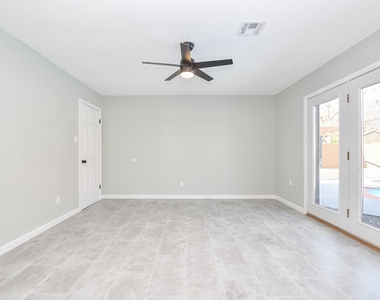 5850 Duxbury Street - Photo Thumbnail 18