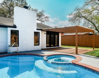 5850 Duxbury Street - Photo Thumbnail 4