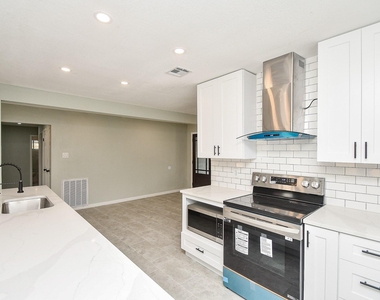 5850 Duxbury Street - Photo Thumbnail 13