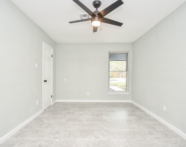 5850 Duxbury Street - Photo Thumbnail 25