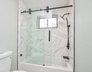 5850 Duxbury Street - Photo Thumbnail 23