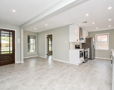 5850 Duxbury Street - Photo Thumbnail 16