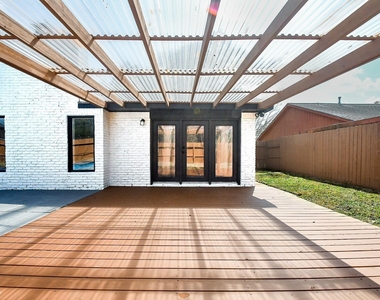 5850 Duxbury Street - Photo Thumbnail 3