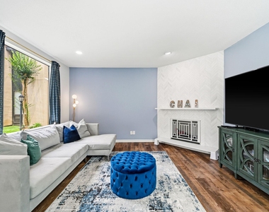 1116 Bering Drive - Photo Thumbnail 6