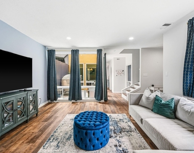 1116 Bering Drive - Photo Thumbnail 8