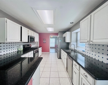 506 Birch Hill Drive - Photo Thumbnail 9