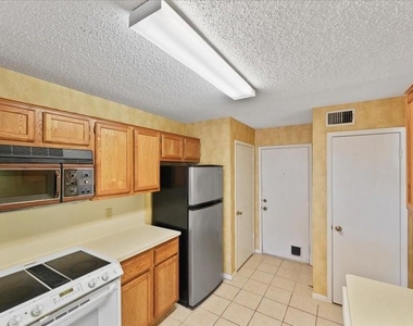 3317 Golden Trails Drive - Photo Thumbnail 7