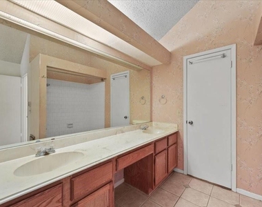 3317 Golden Trails Drive - Photo Thumbnail 16